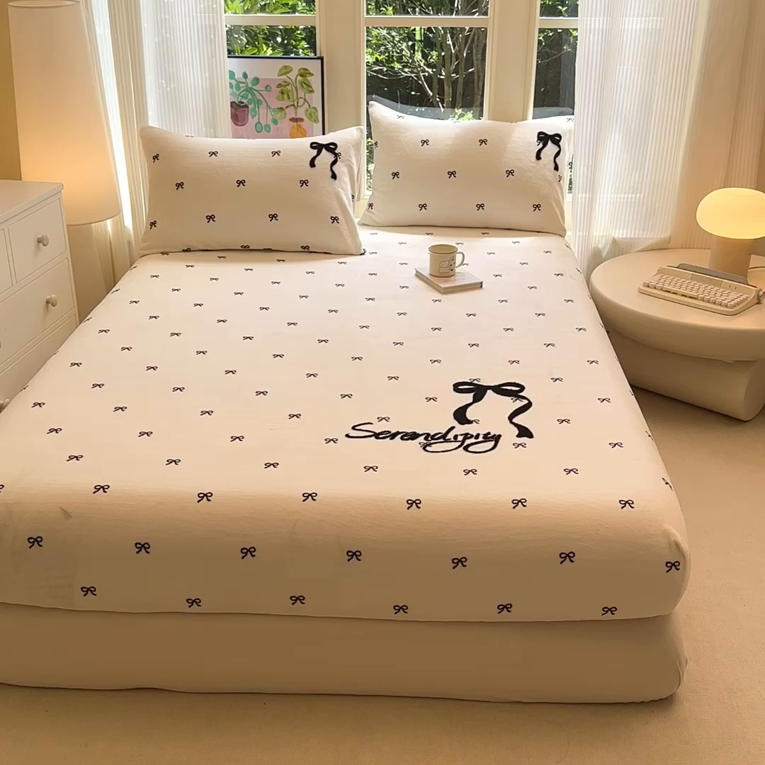 91家纺网 家纺一手货源 找家纺 （总）布柔 2025新款毛巾绣花卡通ins风牛奶绒床笠床笠单件单床笠-甜心