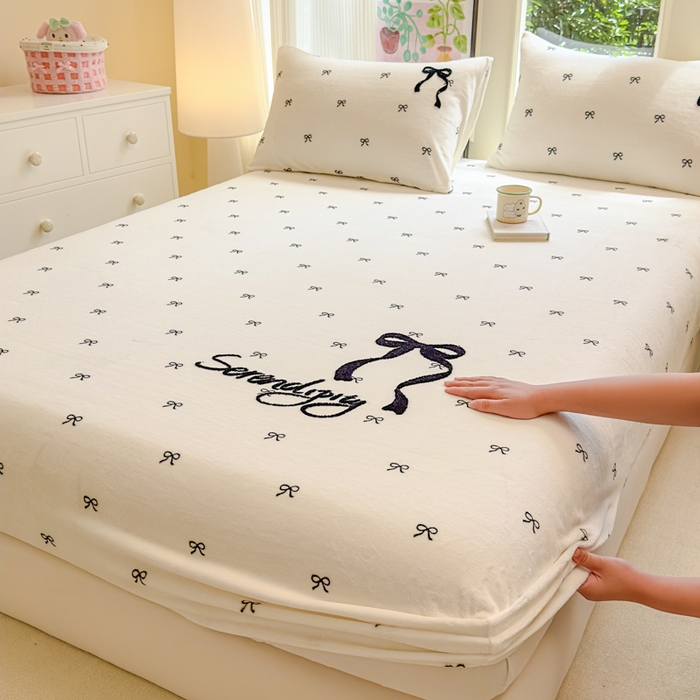 91家纺网 家纺一手货源 找家纺 （总）布柔 2025新款毛巾绣花卡通ins风牛奶绒床笠床笠单件单床笠-甜心