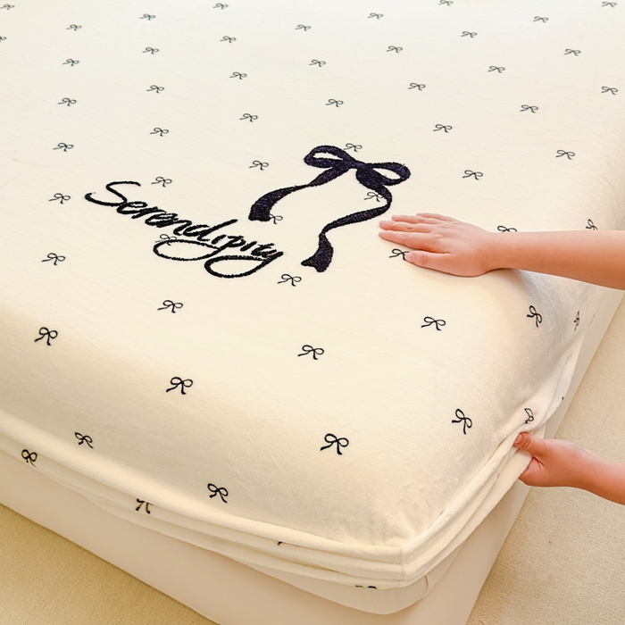 91家纺网 家纺一手货源 找家纺 （总）布柔 2025新款毛巾绣花卡通ins风牛奶绒床笠床笠单件单床笠-甜心