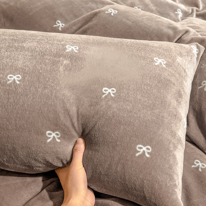 91家纺网 家纺一手货源 找家纺 布柔 2025新款毛巾绣花卡通ins风牛奶绒床笠床笠单件单床笠-甜心 甜心咖