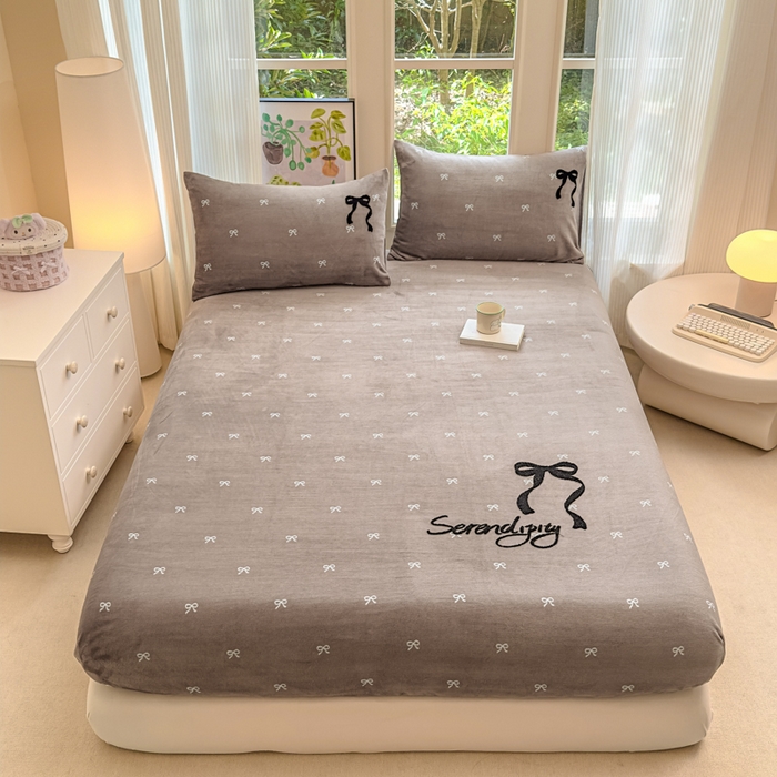 91家纺网 家纺一手货源 找家纺 布柔 2025新款毛巾绣花卡通ins风牛奶绒床笠床笠单件单床笠-甜心 甜心咖