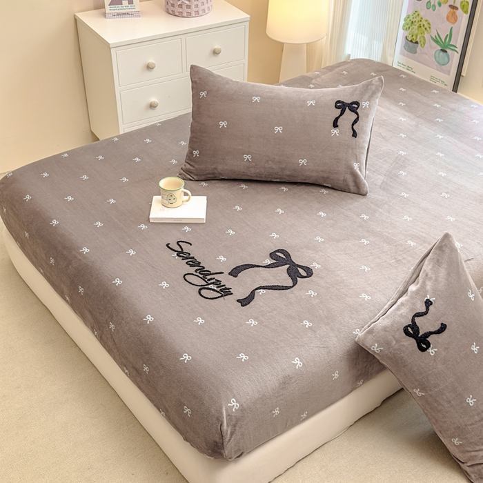 91家纺网 家纺一手货源 找家纺 布柔 2025新款毛巾绣花卡通ins风牛奶绒床笠床笠单件单床笠-甜心 甜心咖