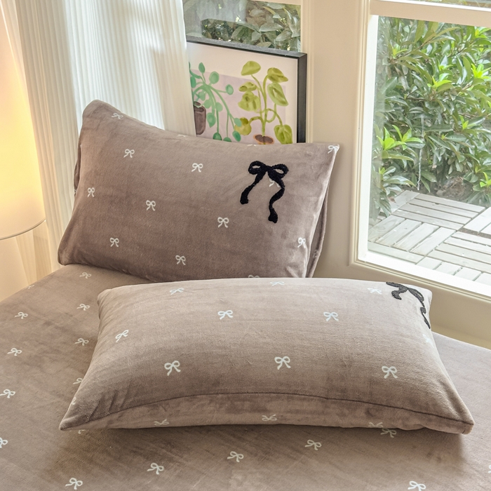 91家纺网 家纺一手货源 找家纺 布柔 2025新款毛巾绣花卡通ins风牛奶绒床笠床笠单件单床笠-甜心 甜心咖