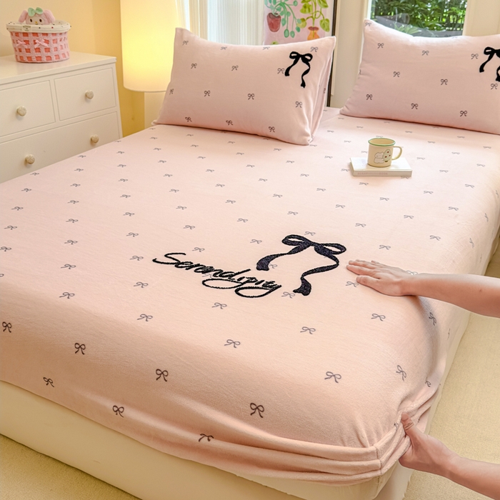 91家纺网 家纺一手货源 找家纺 布柔 2025新款毛巾绣花卡通ins风牛奶绒床笠床笠单件单床笠-甜心 甜心米