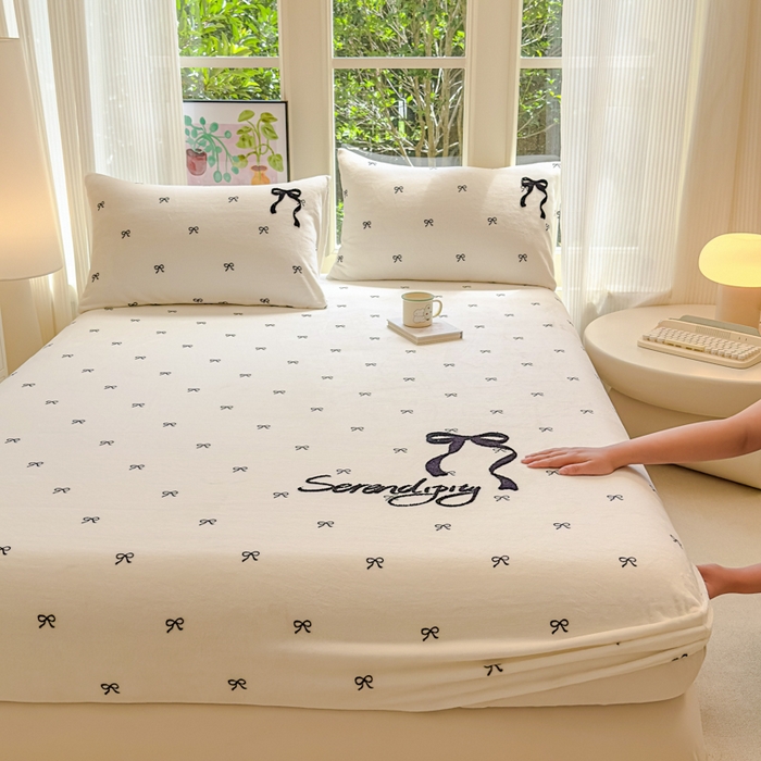 91家纺网 家纺一手货源 找家纺 布柔 2025新款毛巾绣花卡通ins风牛奶绒床笠床笠单件单床笠-甜心 甜心米