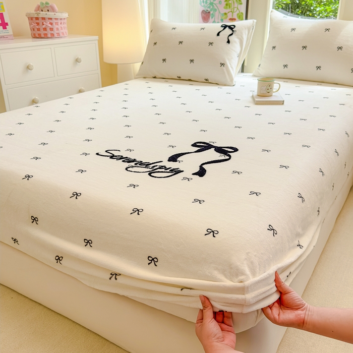 91家纺网 家纺一手货源 找家纺 布柔 2025新款毛巾绣花卡通ins风牛奶绒床笠床笠单件单床笠-甜心 甜心米