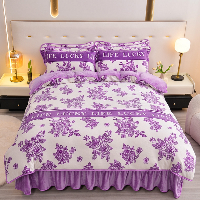 91家纺网 家纺一手货源 找家纺 赫本 2025新品8斤爆品牛奶绒四件套床裙款金雕绒法莱绒四套件 曼妙花语