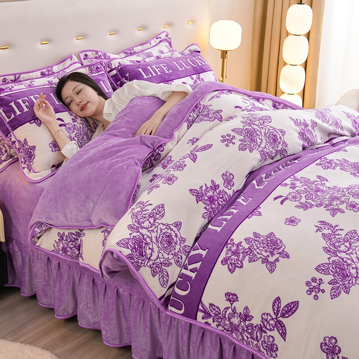 91家纺网 家纺一手货源 找家纺 赫本 2025新品8斤爆品牛奶绒四件套床裙款金雕绒法莱绒四套件 曼妙花语