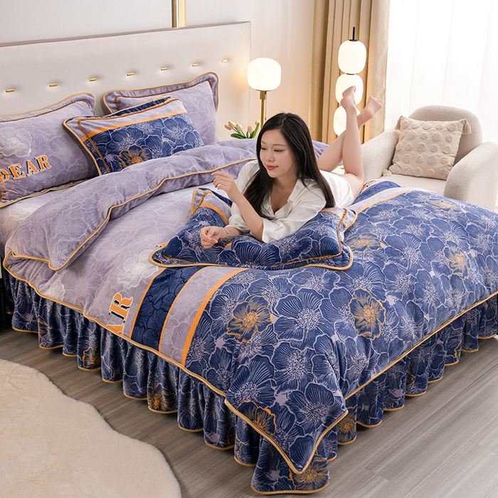 91家纺网 家纺一手货源 找家纺 赫本 2025新品8斤爆品牛奶绒四件套床裙款金雕绒法莱绒四套件 漫丽