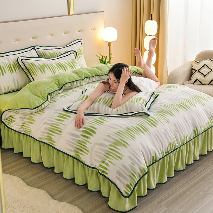 91家纺网 家纺一手货源 找家纺 赫本 2025新品8斤爆品牛奶绒四件套床裙款金雕绒法莱绒四套件 趣生活