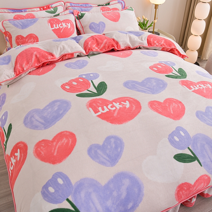 91家纺网 家纺一手货源 找家纺 赫本 2025新品8斤爆品牛奶绒四件套床裙款金雕绒法莱绒四套件 幸运心