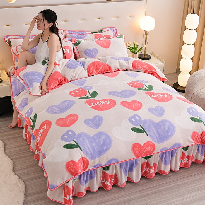 91家纺网 家纺一手货源 找家纺 赫本 2025新品8斤爆品牛奶绒四件套床裙款金雕绒法莱绒四套件 幸运心