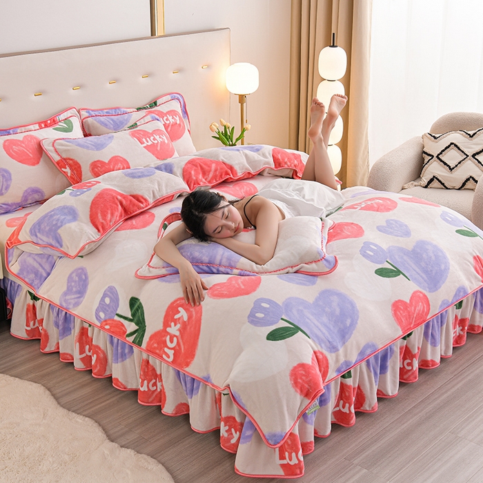 91家纺网 家纺一手货源 找家纺 赫本 2025新品8斤爆品牛奶绒四件套床裙款金雕绒法莱绒四套件 幸运心