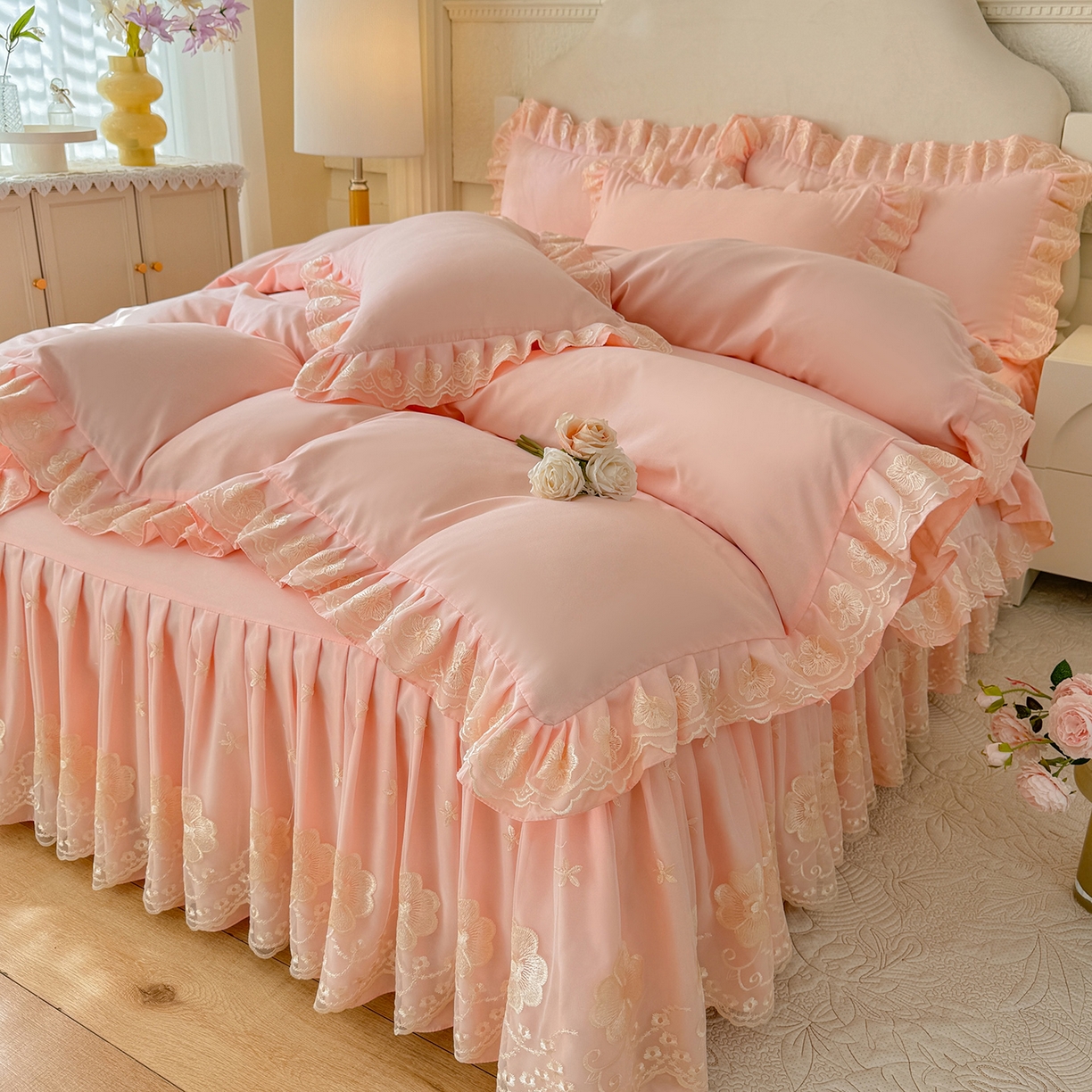 91家纺网 家纺一手货源 找家纺 （总）后庭寝室 2025新款亲肤花边蕾丝床裙四件套-繁花似锦系列