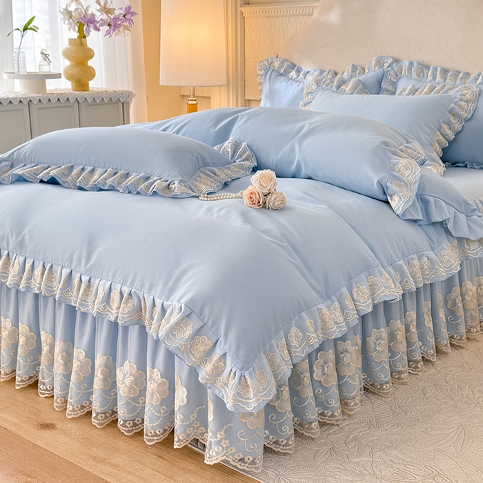 91家纺网 家纺一手货源 找家纺 后庭寝室 2025新款亲肤花边蕾丝床裙四件套-繁花似锦系列 繁花似锦-浅蓝