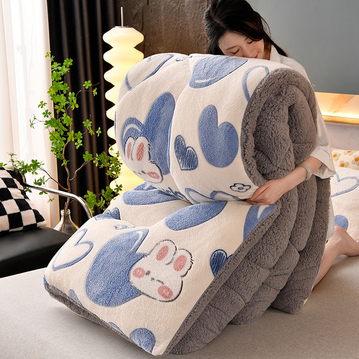 91家纺网 家纺一手货源 找家纺 南北家居 2025新款AB版雪花绒羊羔绒冬被被子被芯 爱心满满