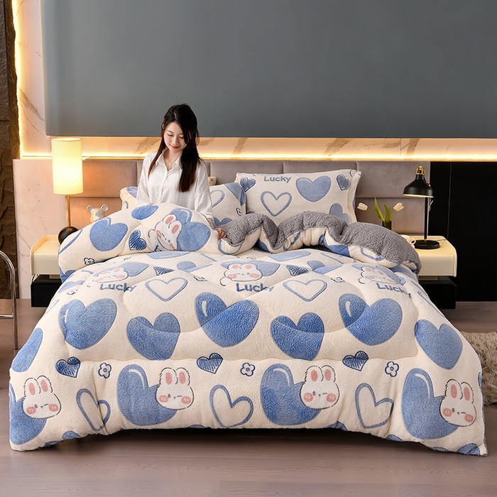 91家纺网 家纺一手货源 找家纺 南北家居 2025新款AB版雪花绒羊羔绒冬被被子被芯 爱心满满