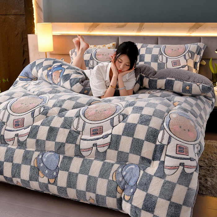 91家纺网 家纺一手货源 找家纺 南北家居 2025新款AB版雪花绒羊羔绒冬被被子被芯 宇航员