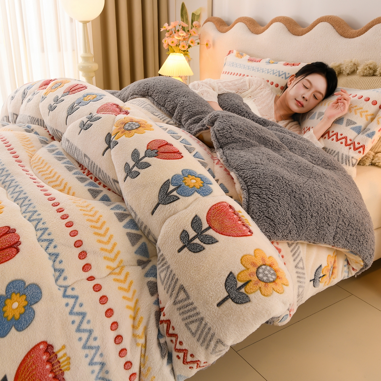 91家纺网 家纺一手货源 找家纺 南北家居 2025新款AB版雪花绒羊羔绒冬被被子被芯 波西米亚