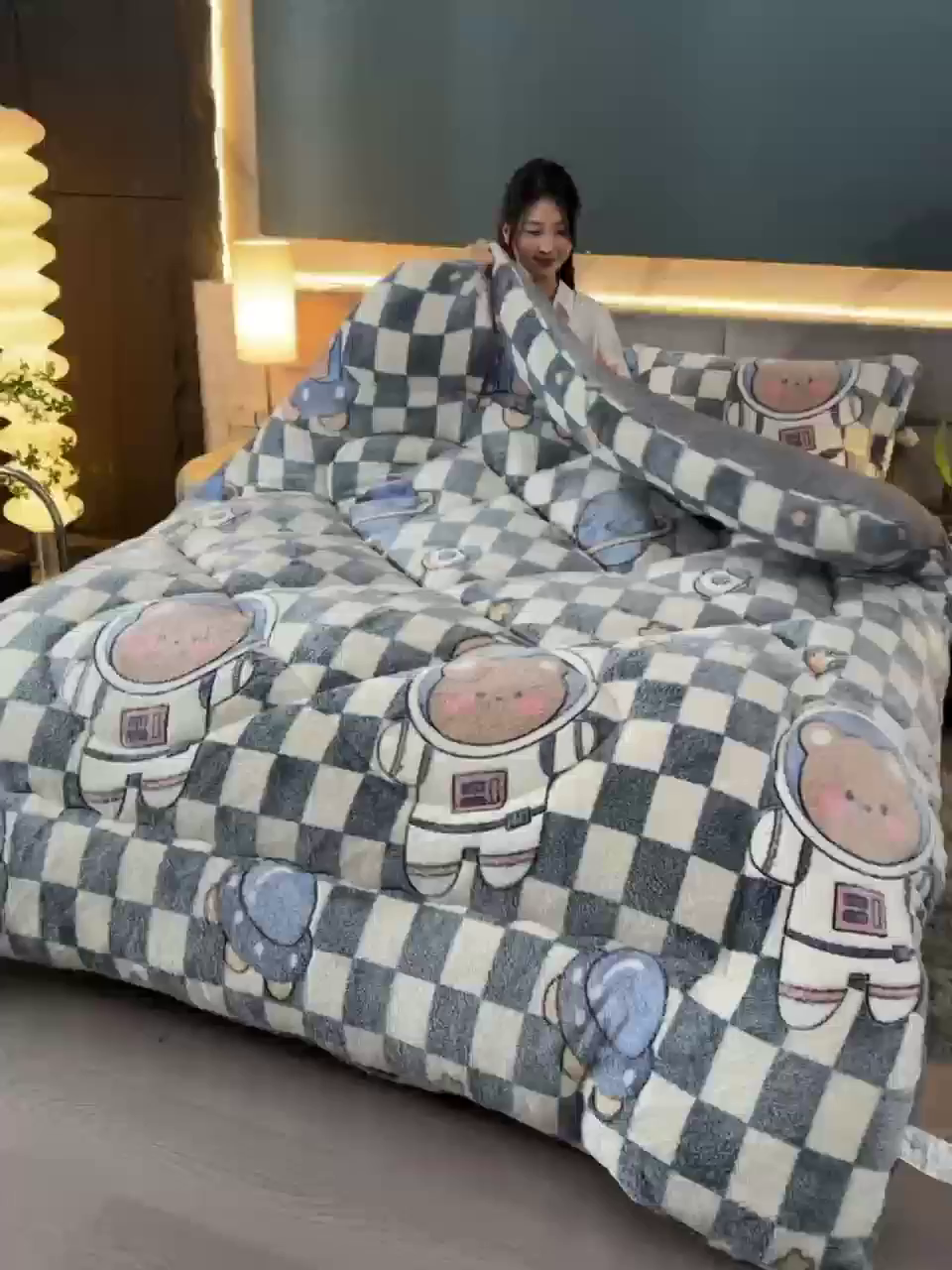 91家纺网 家纺一手货源 找家纺 南北家居 2025新款AB版雪花绒羊羔绒冬被被子被芯 宇航员