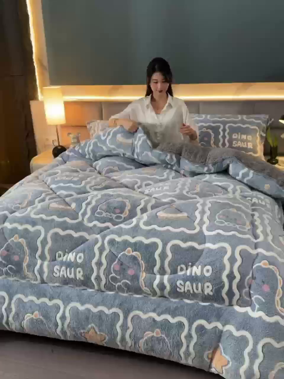 91家纺网 家纺一手货源 找家纺 南北家居 2025新款AB版雪花绒羊羔绒冬被被子被芯 恐龙战队