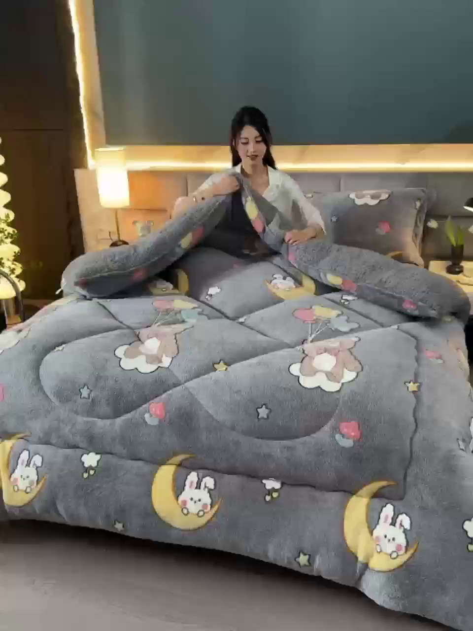 91家纺网 家纺一手货源 找家纺 南北家居 2025新款AB版雪花绒羊羔绒冬被被子被芯 云朵萌熊