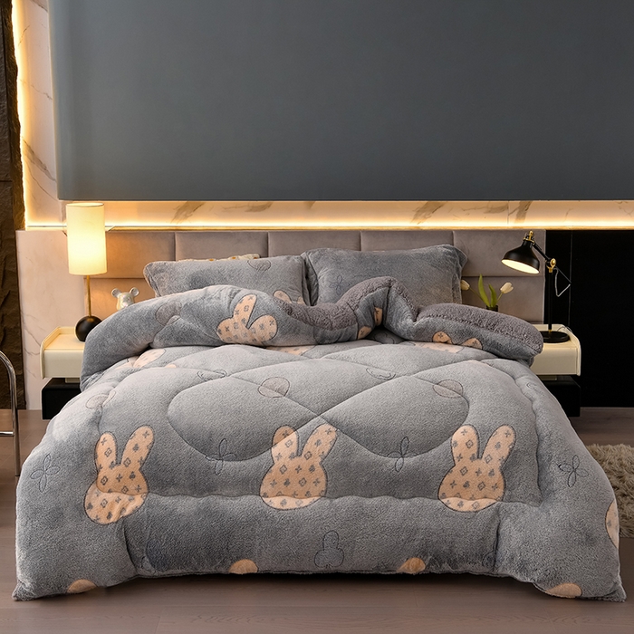 91家纺网 家纺一手货源 找家纺 南北家居 2025新款AB版雪花绒羊羔绒冬被被子被芯 比心兔兔