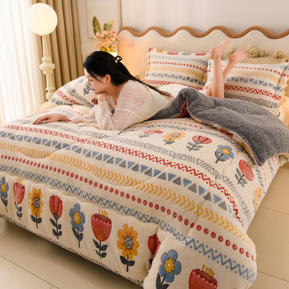 91家纺网 家纺一手货源 找家纺 南北家居 2025新款AB版雪花绒羊羔绒冬被被子被芯 波西米亚