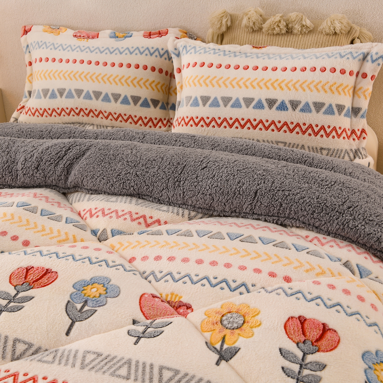 91家纺网 家纺一手货源 找家纺 南北家居 2025新款AB版雪花绒羊羔绒冬被被子被芯 波西米亚