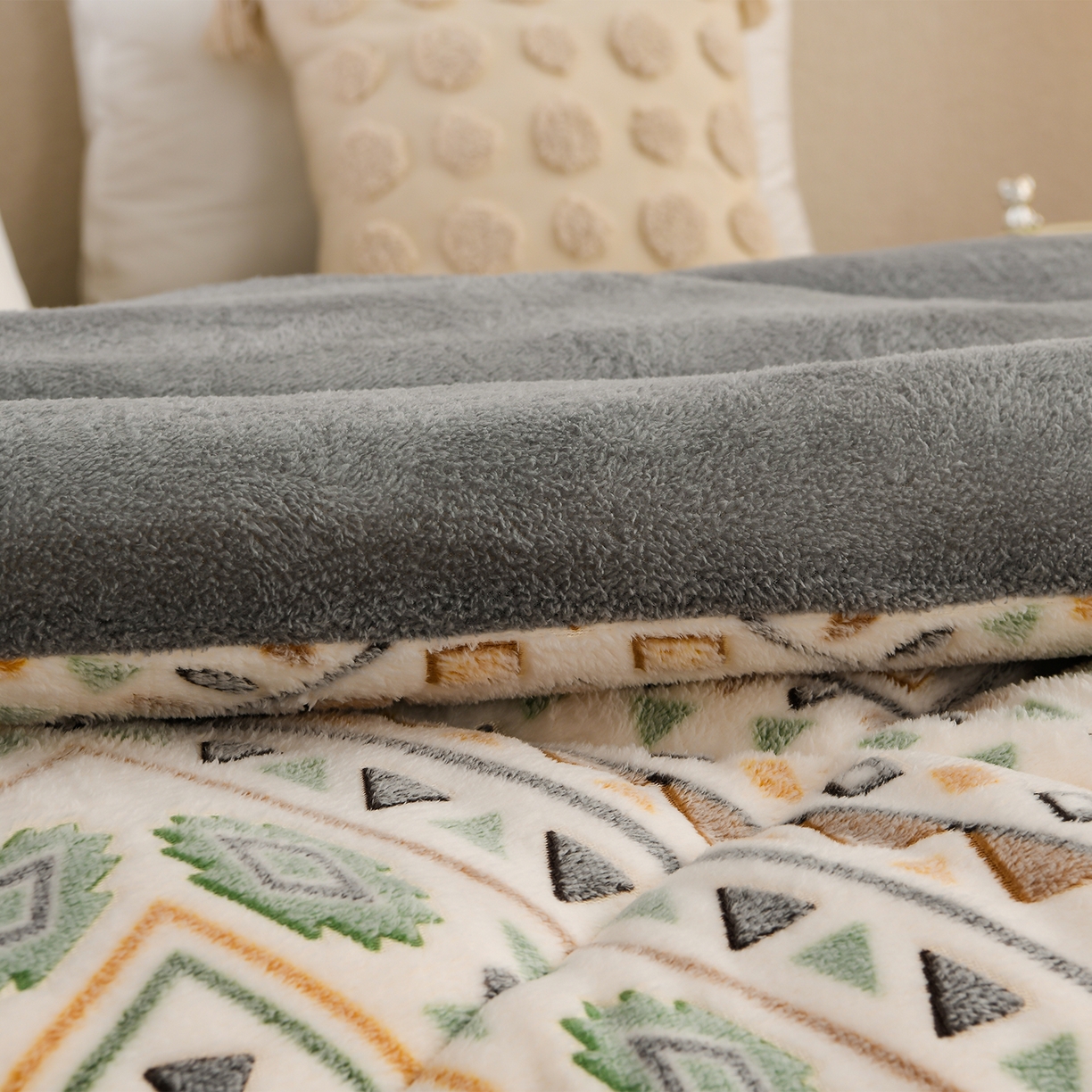 91家纺网 家纺一手货源 找家纺 南北家居 2025新款AB版雪花绒羊羔绒冬被被子被芯 巴黎岛