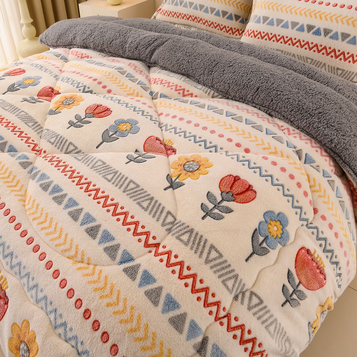 91家纺网 家纺一手货源 找家纺 南北家居 2025新款AB版雪花绒羊羔绒冬被被子被芯 波西米亚