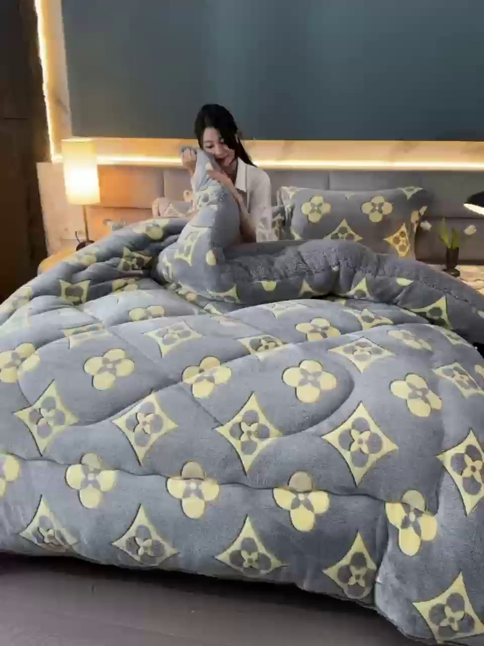 91家纺网 家纺一手货源 找家纺 南北家居 2025新款AB版雪花绒羊羔绒冬被被子被芯 时尚格调