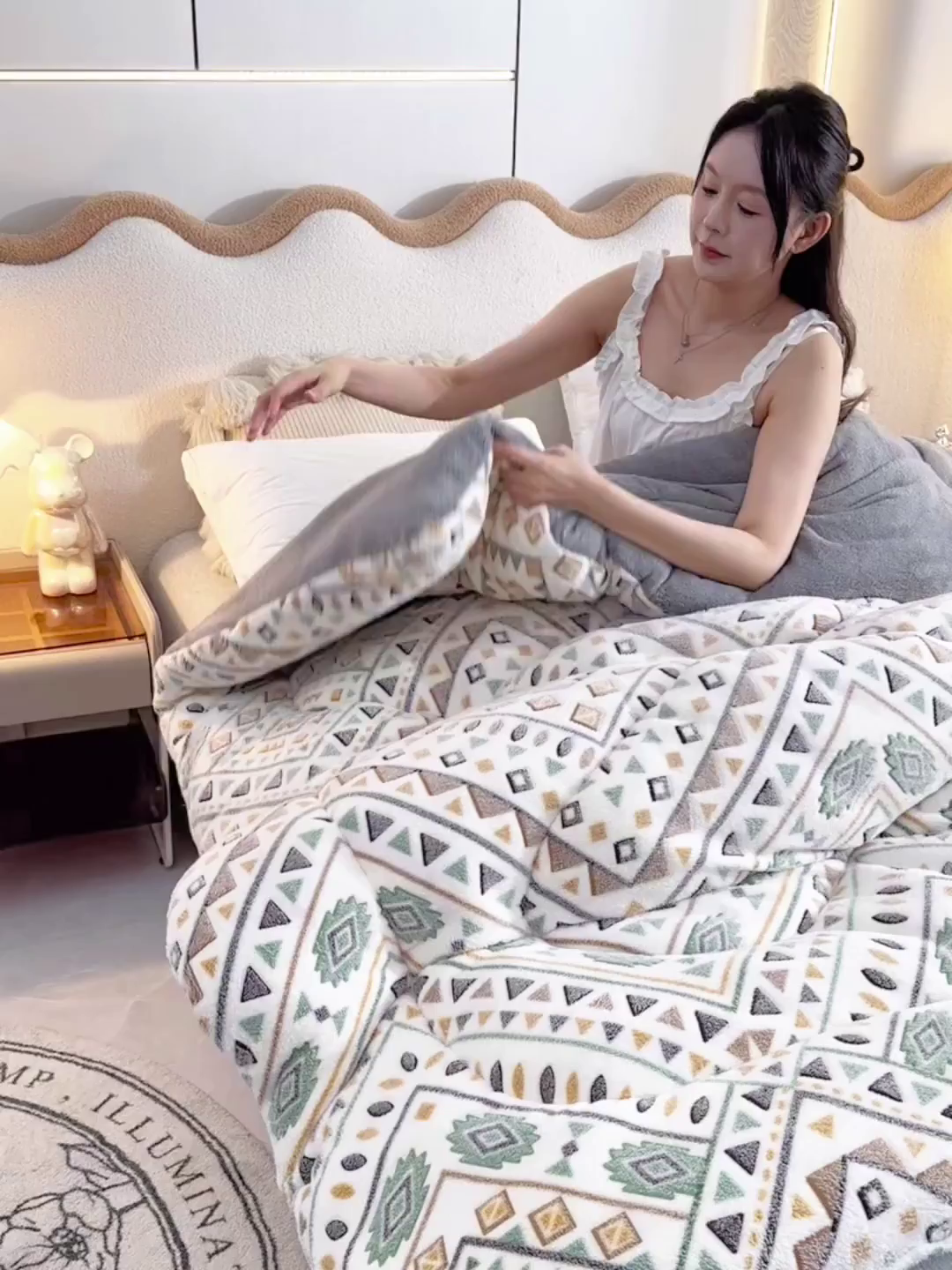 91家纺网 家纺一手货源 找家纺 南北家居 2025新款AB版雪花绒羊羔绒冬被被子被芯 巴黎岛