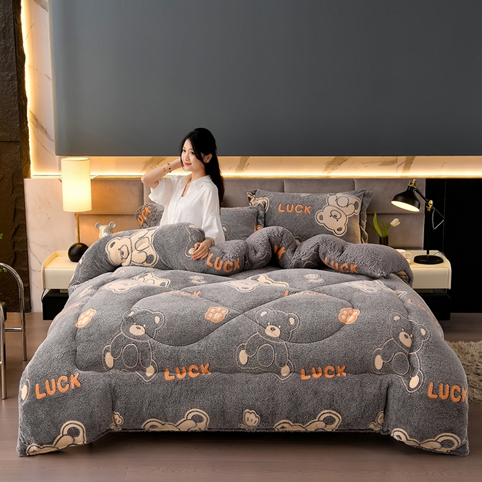 91家纺网 家纺一手货源 找家纺 南北家居 2025新款AB版雪花绒羊羔绒冬被被子被芯 小熊院长