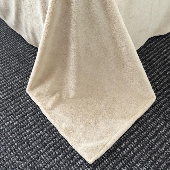 91家纺网 家纺一手货源 找家纺 （总）多乐家纺 2025新款牛奶绒双拼绣花拼角款四件套-提供买家秀