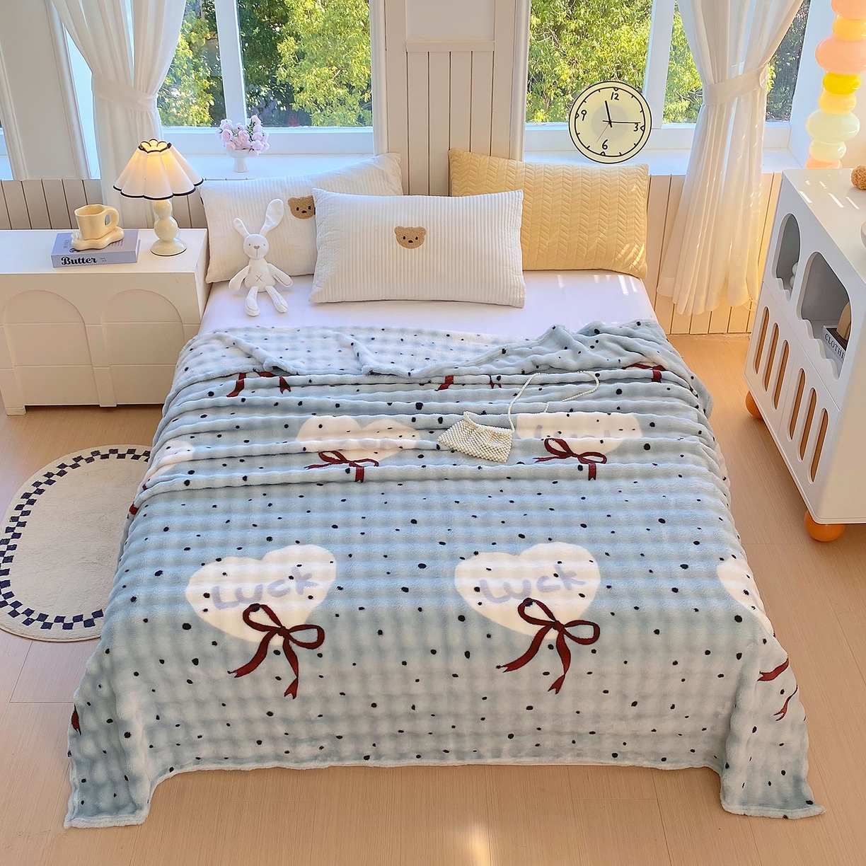 91家纺网 家纺一手货源 找家纺 爱彼家纺 2025秋冬新款高克重简约印花泡泡绒毯多功能毯毛毯毯子 蓝底爱心结