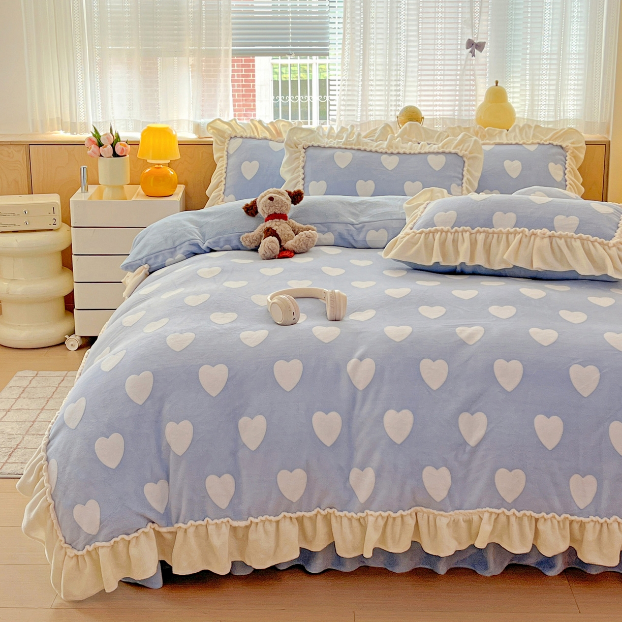 91家纺网 家纺一手货源 找家纺 （总）富米莱（原臻工厂） 2025新款高克重花边款爱心烂花牛奶绒床盖床单四件套-爱心系列