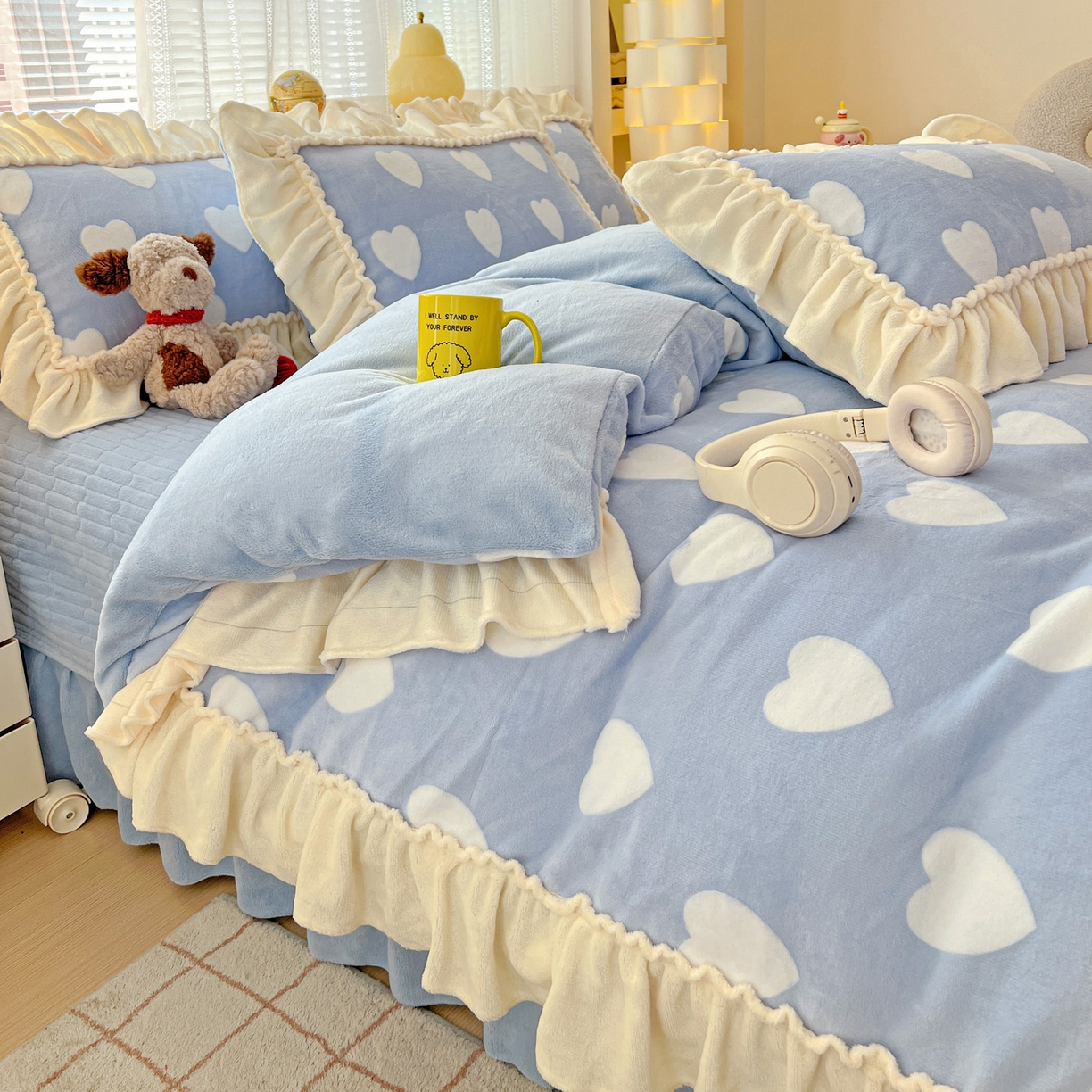 91家纺网 家纺一手货源 找家纺 （总）富米莱（原臻工厂） 2025新款高克重花边款爱心烂花牛奶绒床盖床单四件套-爱心系列