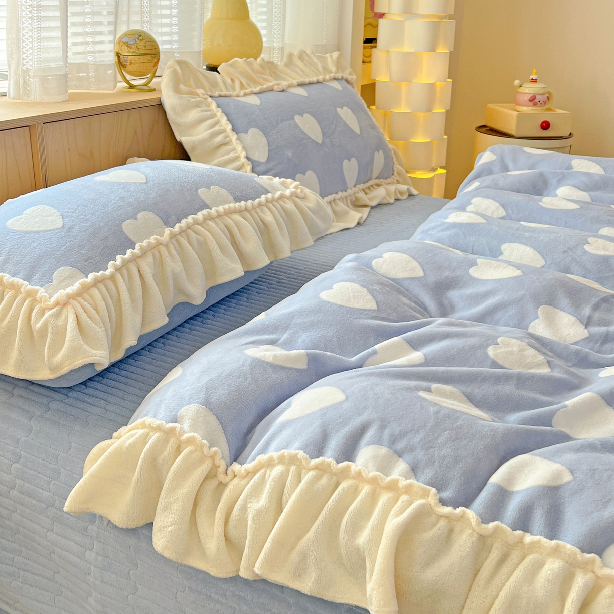 91家纺网 家纺一手货源 找家纺 （总）富米莱（原臻工厂） 2025新款高克重花边款爱心烂花牛奶绒床盖床单四件套-爱心系列