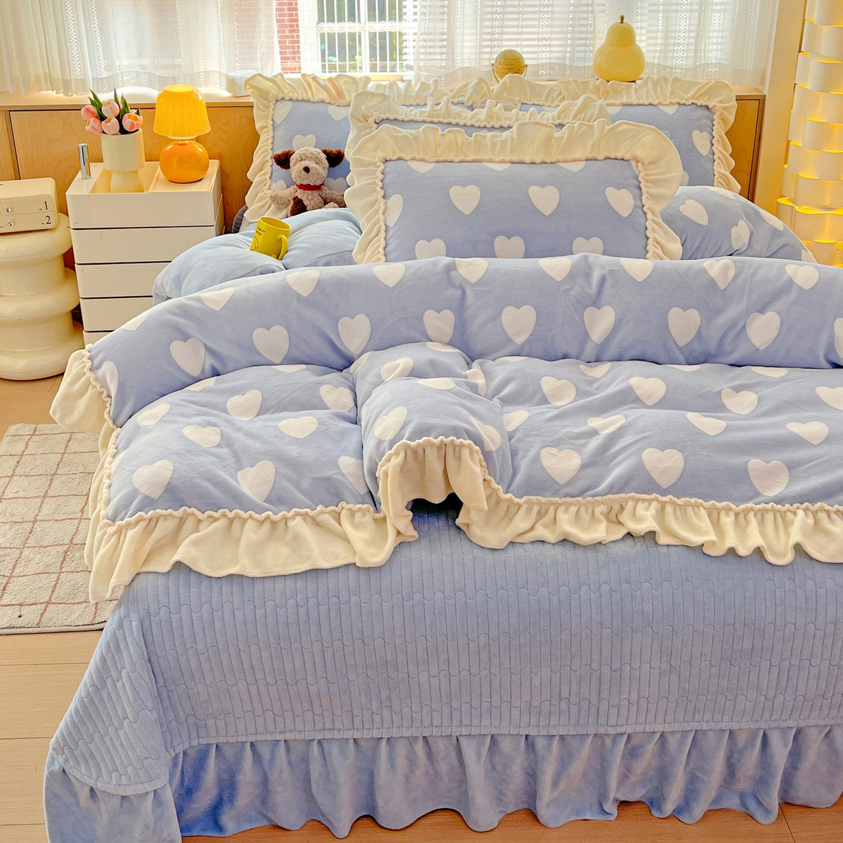 91家纺网 家纺一手货源 找家纺 （总）富米莱（原臻工厂） 2025新款高克重花边款爱心烂花牛奶绒床盖床单四件套-爱心系列