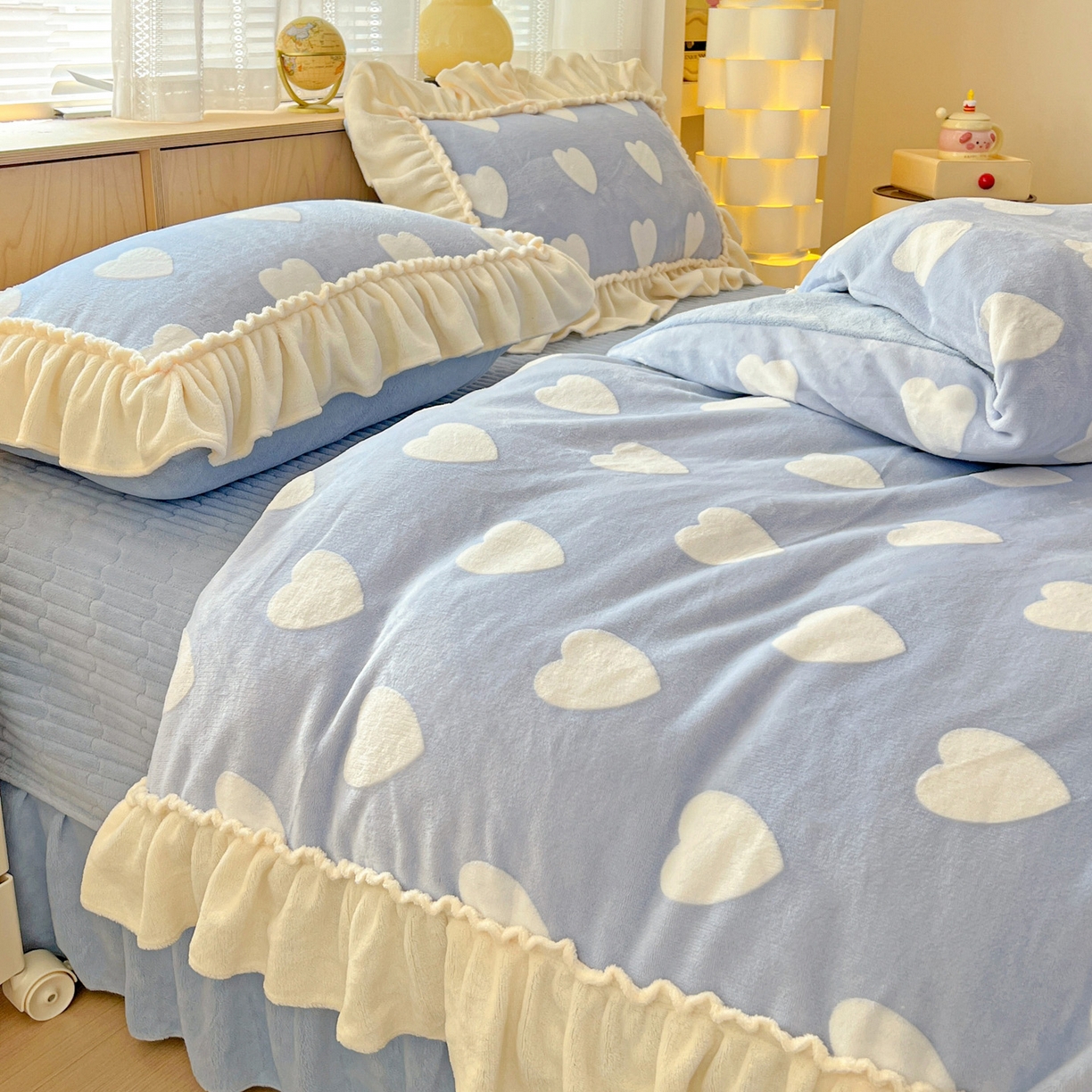 91家纺网 家纺一手货源 找家纺 （总）富米莱（原臻工厂） 2025新款高克重花边款爱心烂花牛奶绒床盖床单四件套-爱心系列