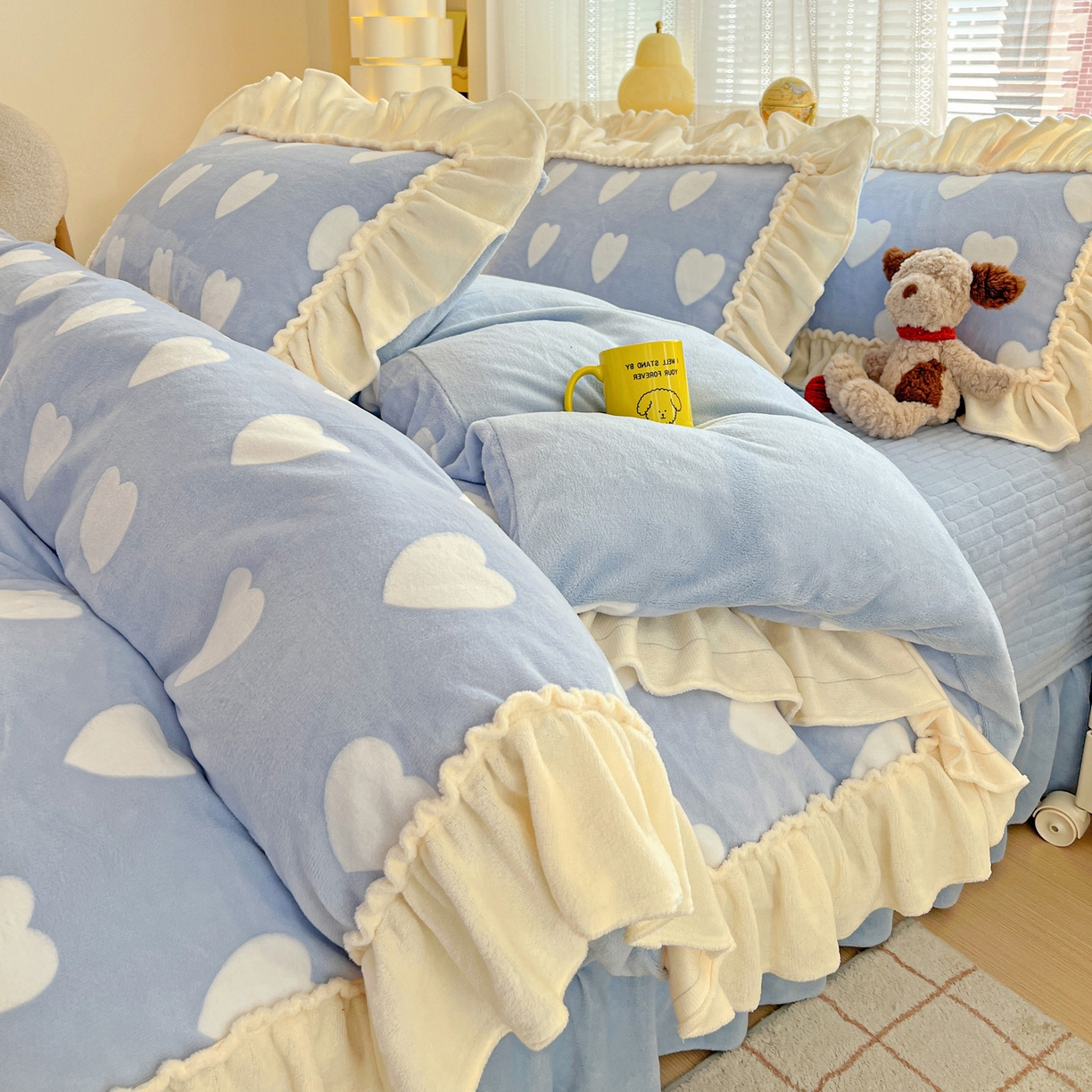 91家纺网 家纺一手货源 找家纺 （总）富米莱（原臻工厂） 2025新款高克重花边款爱心烂花牛奶绒床盖床单四件套-爱心系列