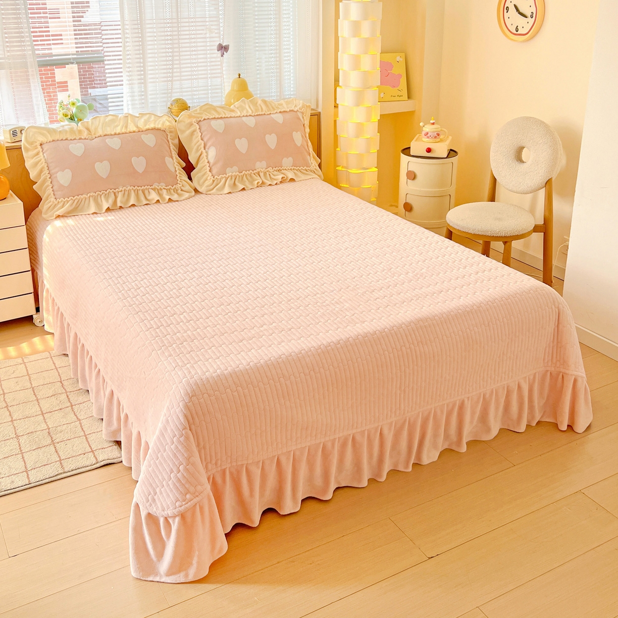 91家纺网 家纺一手货源 找家纺 富米莱（原臻工厂） 2025新款高克重花边款爱心烂花牛奶绒床盖床单四件套-爱心系列 爱心粉