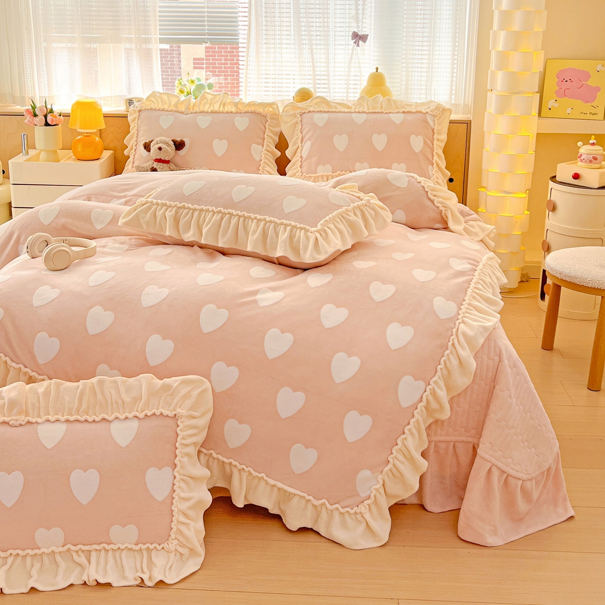 91家纺网 家纺一手货源 找家纺 富米莱（原臻工厂） 2025新款高克重花边款爱心烂花牛奶绒床盖床单四件套-爱心系列 爱心粉