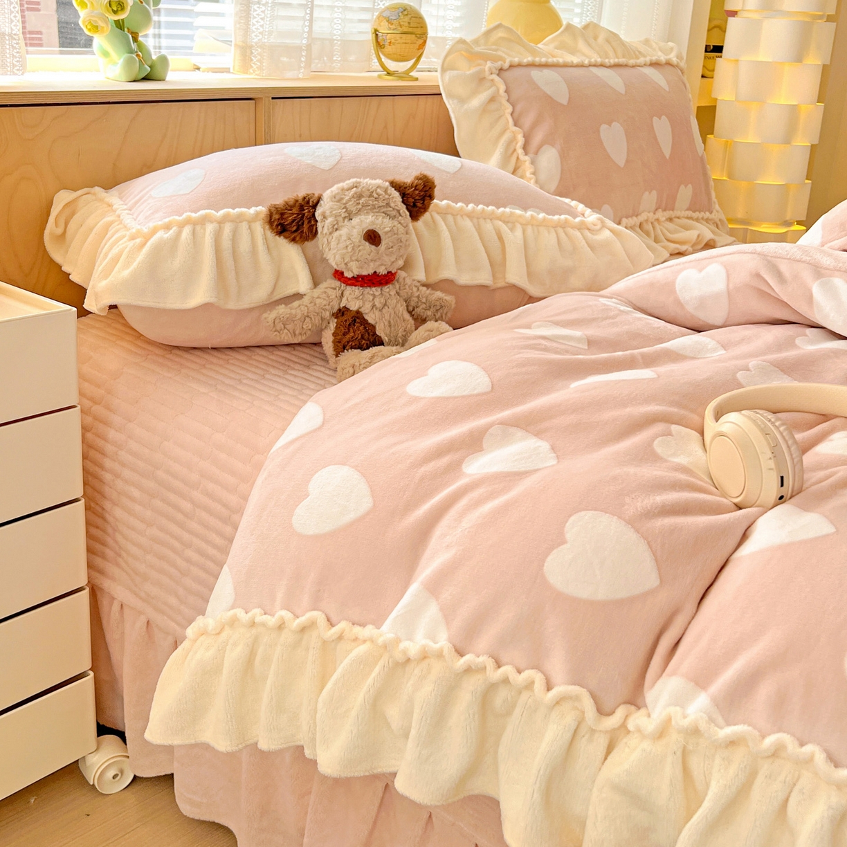 91家纺网 家纺一手货源 找家纺 富米莱（原臻工厂） 2025新款高克重花边款爱心烂花牛奶绒床盖床单四件套-爱心系列 爱心粉