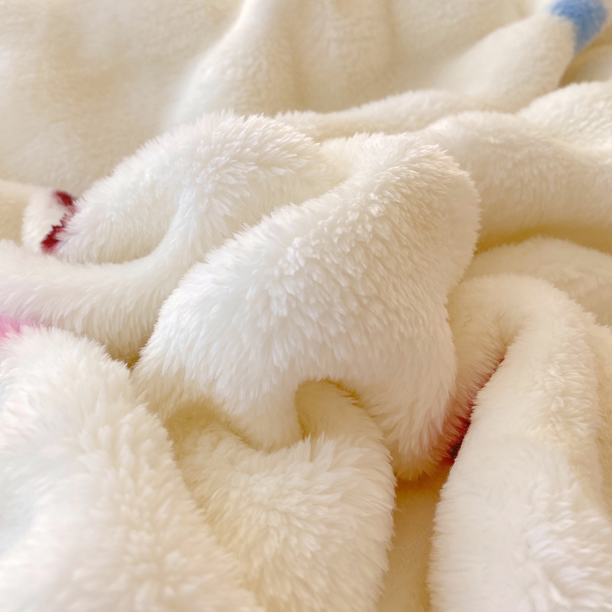 91家纺网 家纺一手货源 找家纺 爱彼家纺 2025秋冬新款高克重简约印花泡泡绒毯多功能毯毛毯毯子 温馨