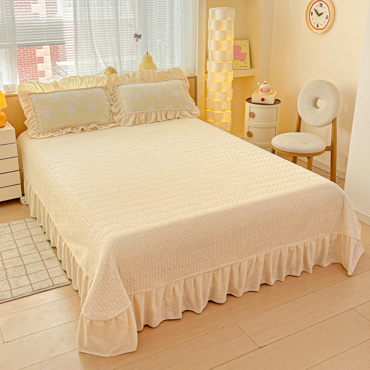 91家纺网 家纺一手货源 找家纺 富米莱（原臻工厂） 2025新款高克重花边款爱心烂花牛奶绒床盖床单四件套-爱心系列 爱心黄