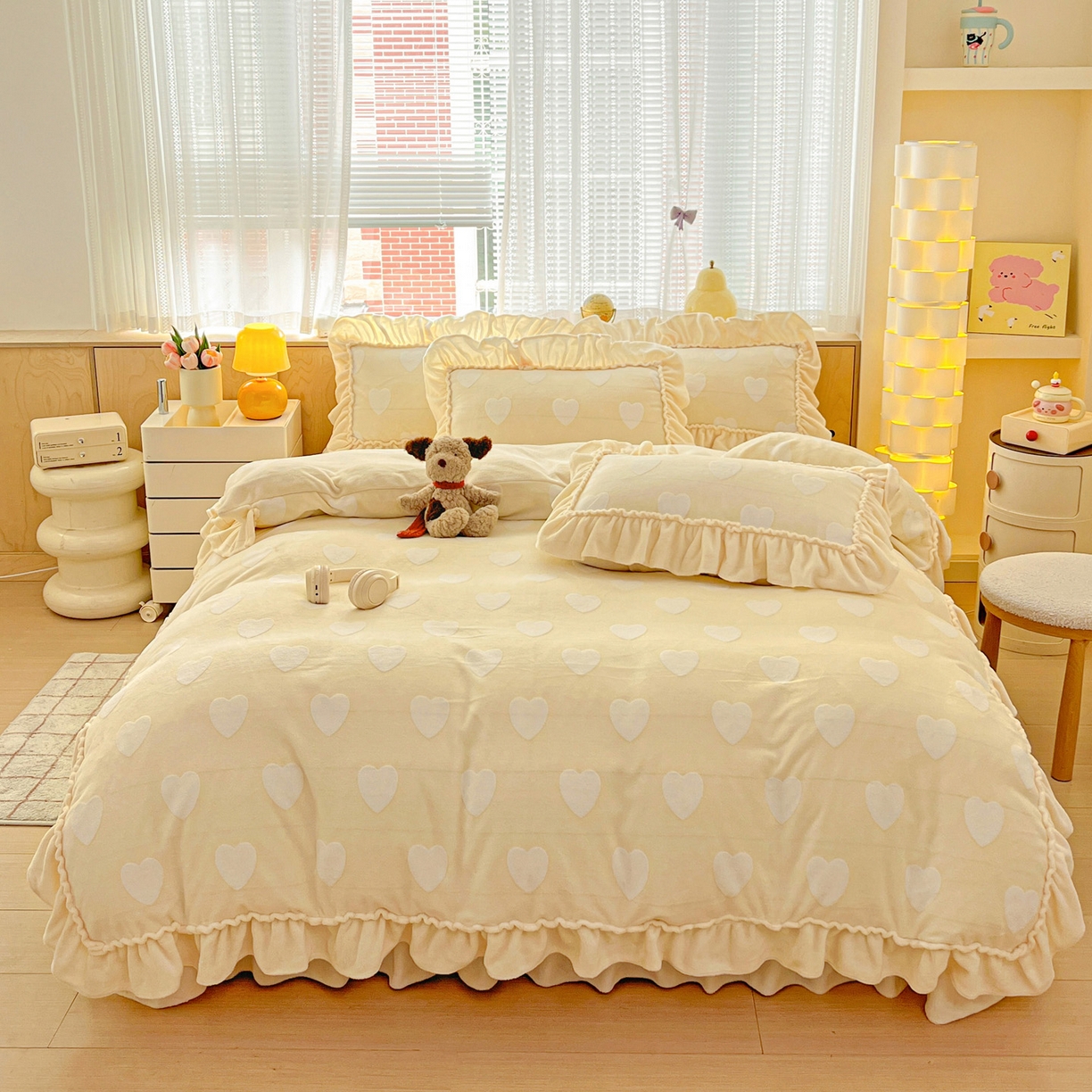 91家纺网 家纺一手货源 找家纺 富米莱（原臻工厂） 2025新款高克重花边款爱心烂花牛奶绒床盖床单四件套-爱心系列 爱心黄