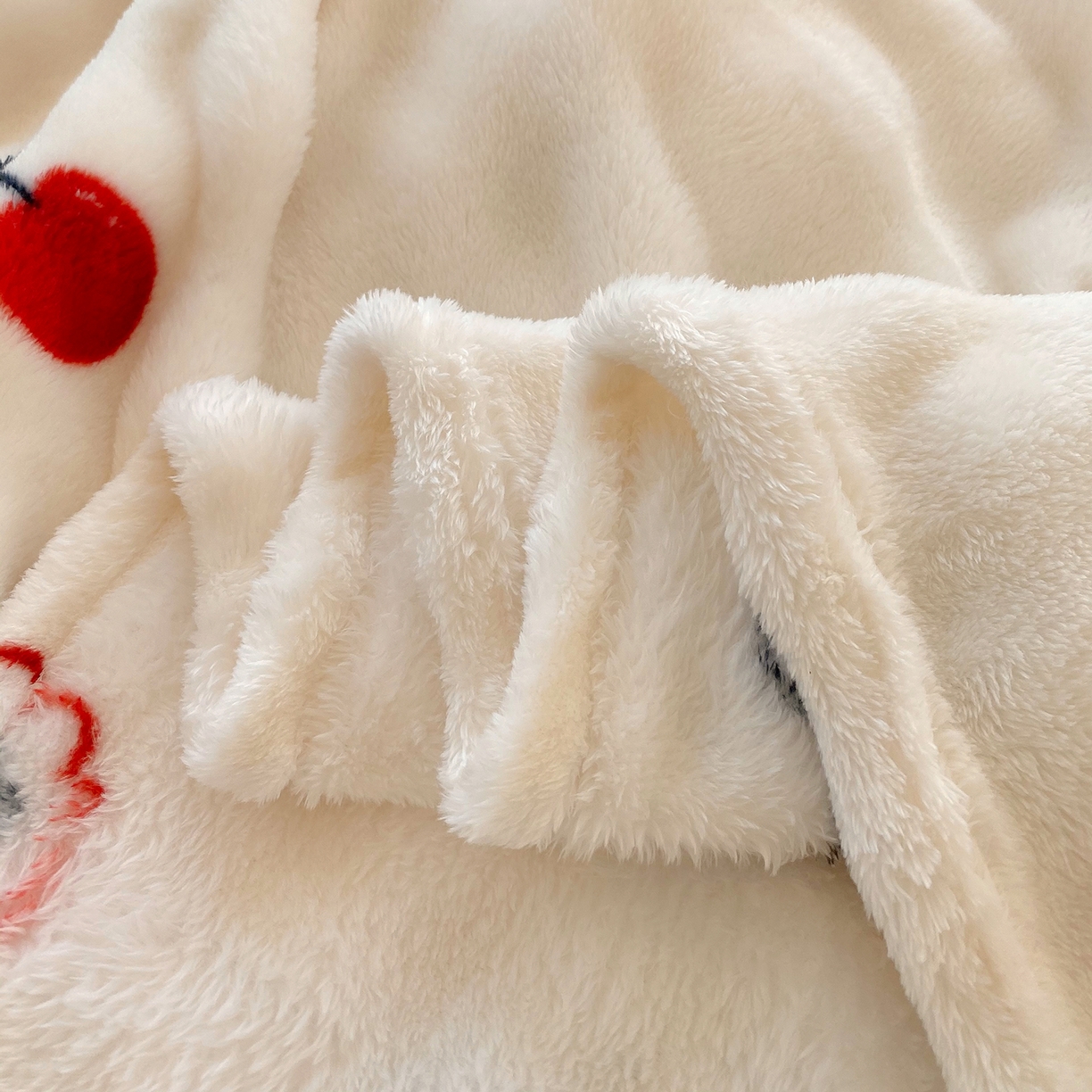 91家纺网 家纺一手货源 找家纺 爱彼家纺 2025秋冬新款高克重简约印花泡泡绒毯多功能毯毛毯毯子 波点萌狗