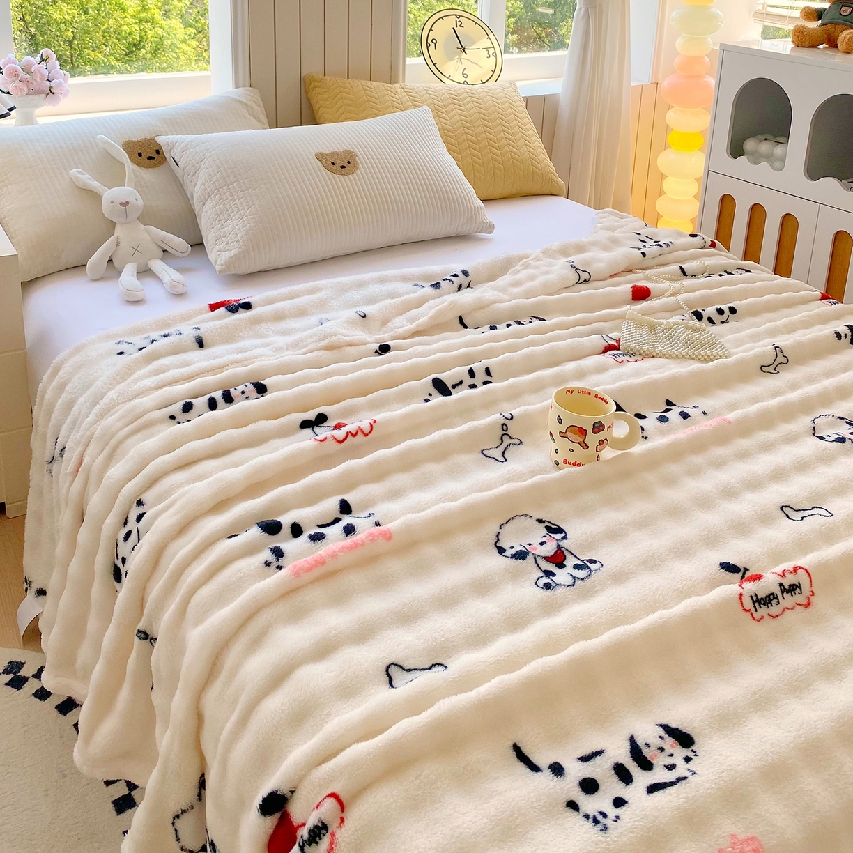 91家纺网 家纺一手货源 找家纺 爱彼家纺 2025秋冬新款高克重简约印花泡泡绒毯多功能毯毛毯毯子 波点萌狗